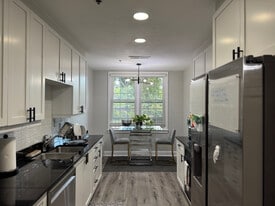 Room in Condo on Peachtree St NE in Atlanta, GA - Building Photo