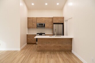 4774 Bancroft St, Unit A in San Diego, CA - Building Photo - Building Photo