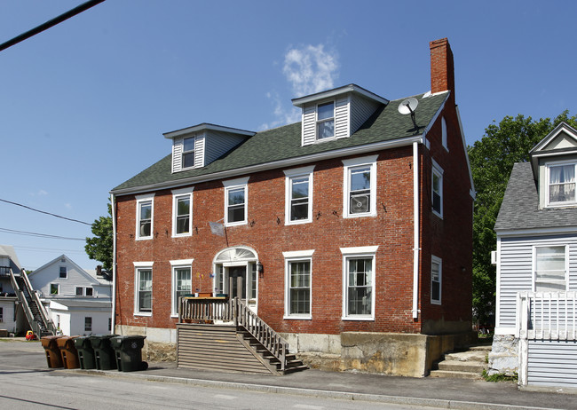 59 Pleasant St in Saco, ME - Foto de edificio - Building Photo