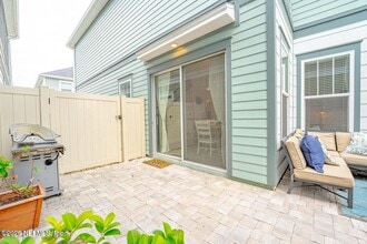 7413 Beach Walk Pl in Jacksonville, FL - Building Photo - Building Photo