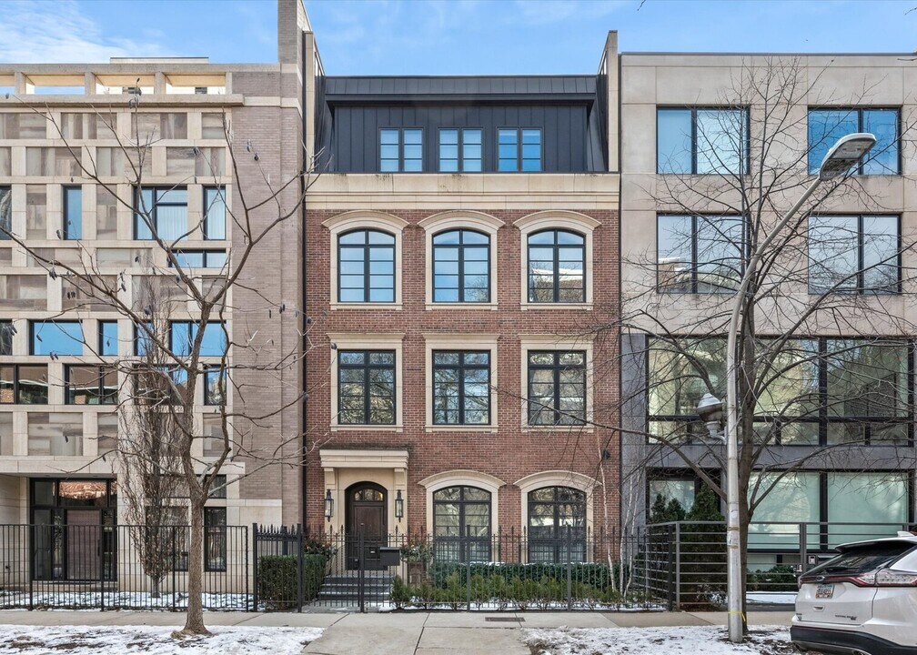 441 W Deming Pl in Chicago, IL - Building Photo