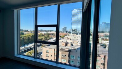 188 Bellevue Way NE, Unit 1102 in Bellevue, WA - Building Photo - Building Photo