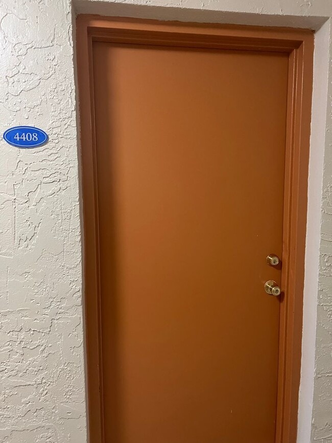 property at 4222 Inverrary Blvd