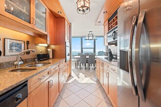 1560 N Sandburg Terrace in Chicago, IL - Building Photo - Building Photo