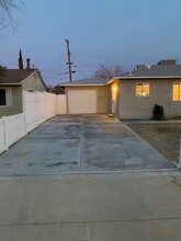 44426 12th St W in Lancaster, CA - Foto de edificio - Building Photo