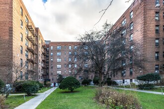 Lincoln Gardens in Flushing, NY - Building Photo - Building Photo