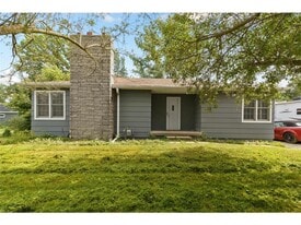 56351 220th St in Austin, MN - Building Photo