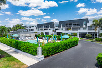 Harborside Terrace in Naples, FL - Foto de edificio - Building Photo