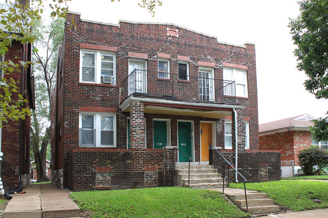 4670 Kossuth Ave in St. Louis, MO - Foto de edificio - Building Photo