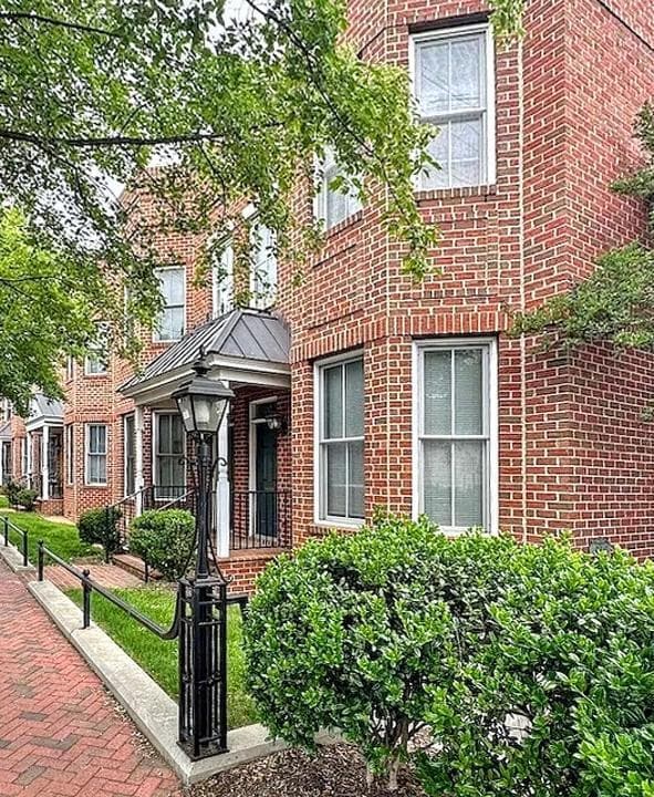 property at 1420 W Cary St