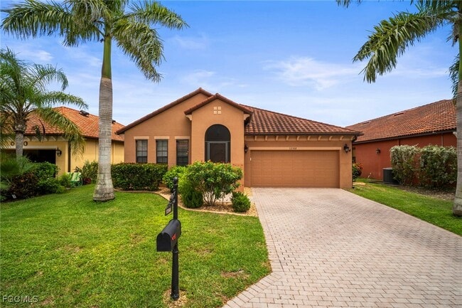 12168 Country Day Cir in Ft. Myers, FL - Building Photo - Building Photo