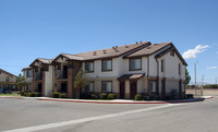 Santa Fe Apartments in Hesperia, CA - Foto de edificio - Building Photo