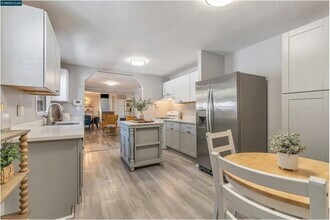 2230 Pomona Ave in Martinez, CA - Building Photo - Building Photo