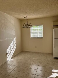 4 Wheaton Ln in Palm Coast, FL - Building Photo - Building Photo