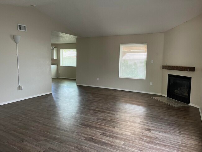5401 Summer Ridge Rd NW in Albuquerque, NM - Building Photo - Building Photo