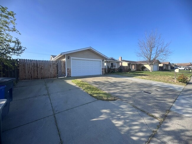 6348 Glenhills Way in Sacramento, CA - Building Photo - Building Photo