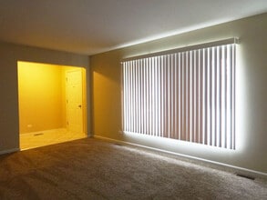 2012 Primrose Dr in Plainfield, IL - Building Photo - Building Photo