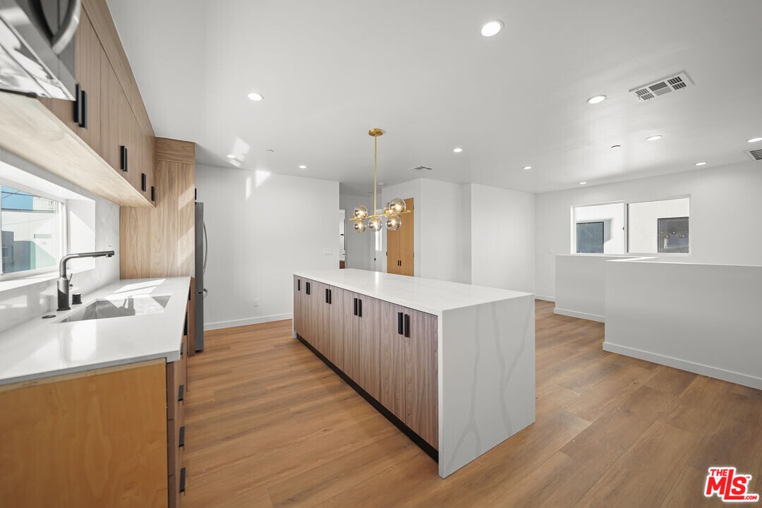 819 N McCadden Pl in Los Angeles, CA - Building Photo