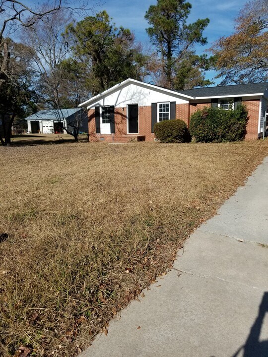 1406 Centennial Trl in Kinston, NC - Building Photo