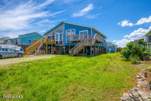 211 Coastal Dr in North Topsail Beach, NC - Building Photo