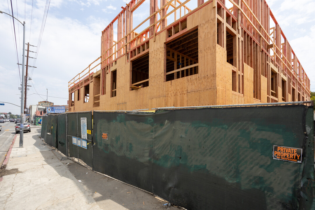 Skyline Flats in Los Angeles, CA - Building Photo