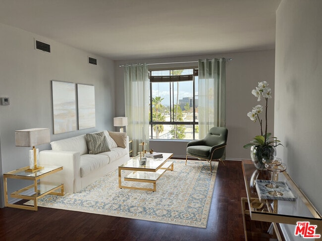property at 622 S Barrington Ave