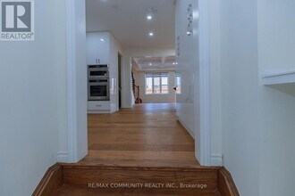 51 Cisco Dr in Whitby, ON - Building Photo - Building Photo