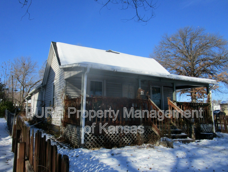 1021 SW Woodward Ave in Topeka, KS - Building Photo