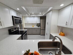 2718 Orchid Oaks Dr in Sarasota, FL - Building Photo - Building Photo