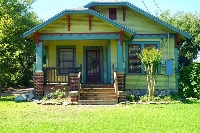property at 1513 W Main St