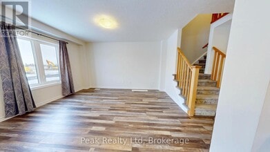 328 Bradshaw Dr in Stratford, ON - Building Photo - Building Photo