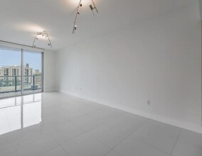 1010 SW 2nd Ave, Unit 1410 in Miami, FL - Building Photo - Building Photo