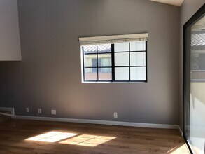 1159 Via Montoya in Camarillo, CA - Foto de edificio - Building Photo