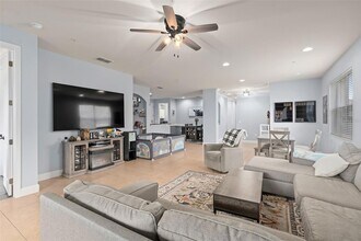 2400 Harwich Dr in Kissimmee, FL - Building Photo - Building Photo
