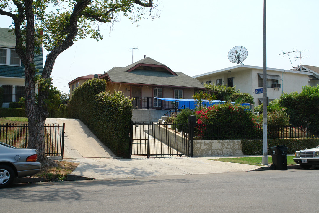 200 S Carondelet St in Los Angeles, CA - Building Photo