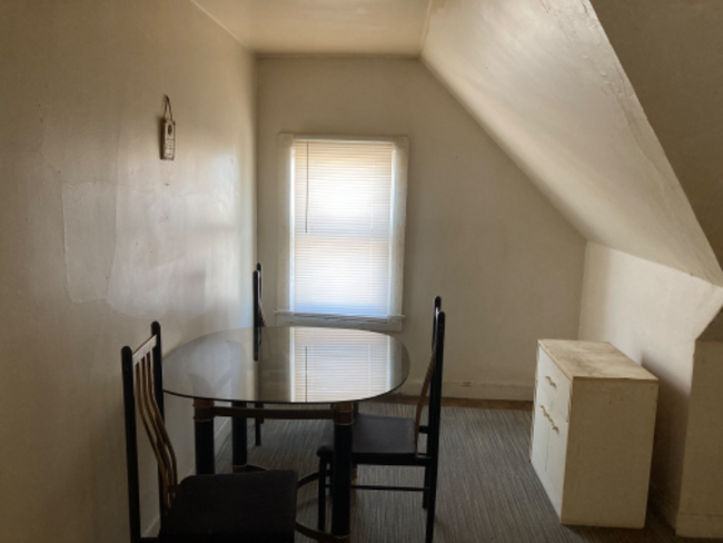 3435 W Kilbourn Ave-Unit -Apt 30 in Milwaukee, WI - Building Photo - Building Photo