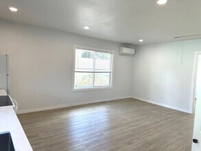 2401 NE 27th St in Renton, WA - Building Photo - Building Photo