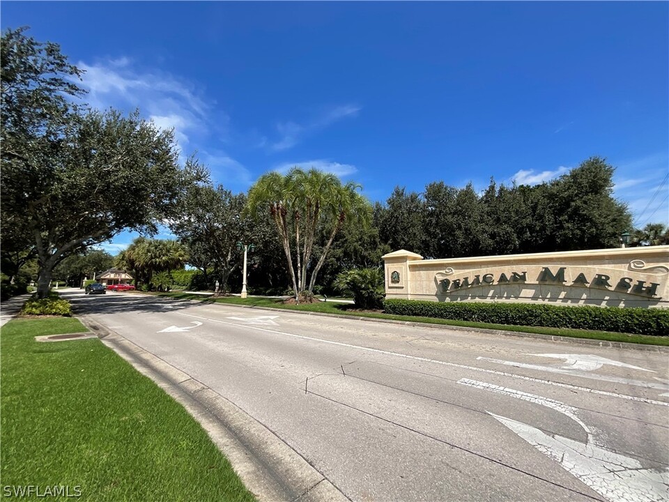 1709 Marsh Run in Naples, FL - Building Photo