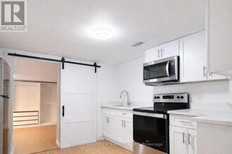 818 Buttonbush Ct in Oshawa, ON - Building Photo - Building Photo