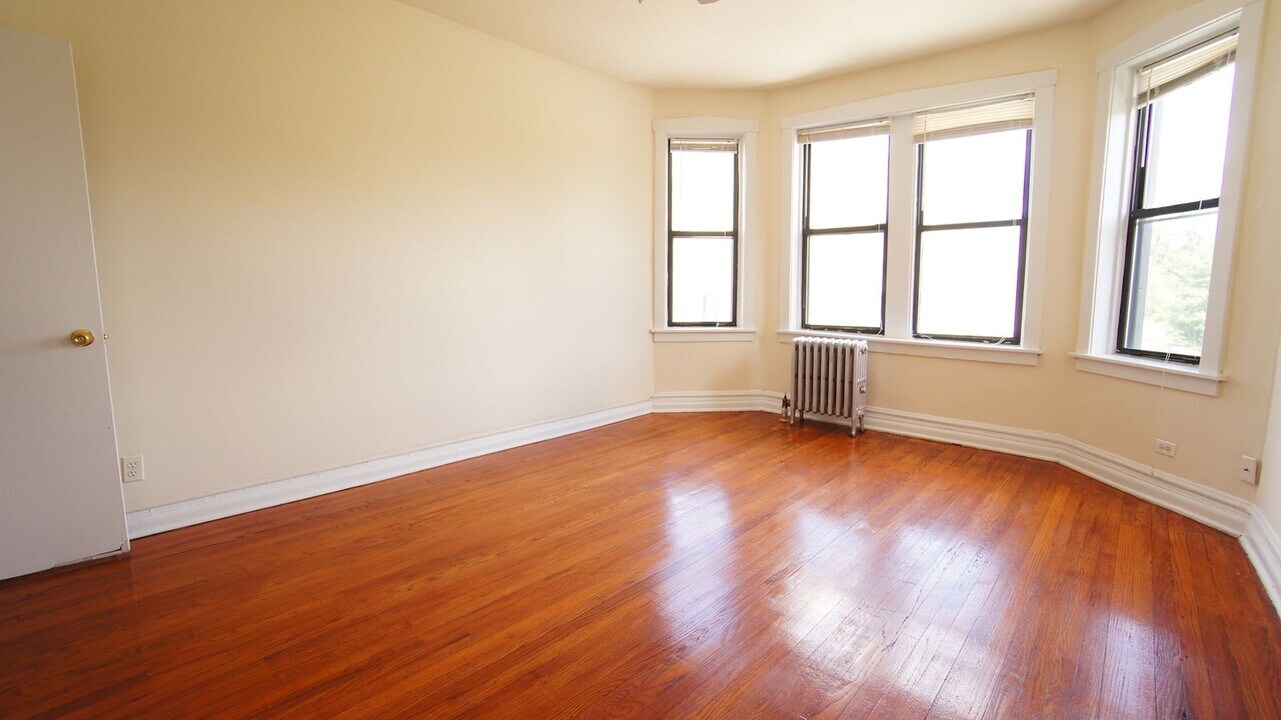 1533 N Kedzie Ave in Chicago, IL - Building Photo