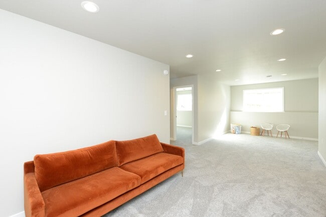 property at 1223 Jill Dr W