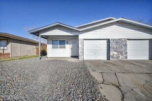 1642 York Wy in Sparks, NV - Building Photo