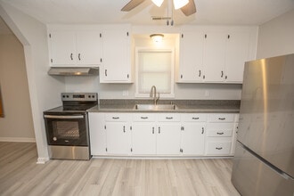 917 Harding St in Jefferson City, MO - Building Photo - Building Photo