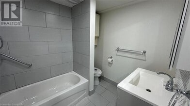 59 Birchcliffe Crescent in Hamilton, ON - Building Photo - Building Photo