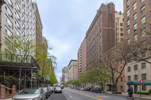 44-50 E 72nd St in New York, NY - Foto de edificio - Building Photo