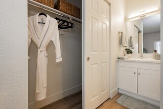 Courtyard 525 Apartments in Las Vegas, NV - Foto de edificio - Building Photo