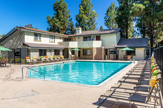 Countryside Apartments in Poway, CA - Foto de edificio - Building Photo