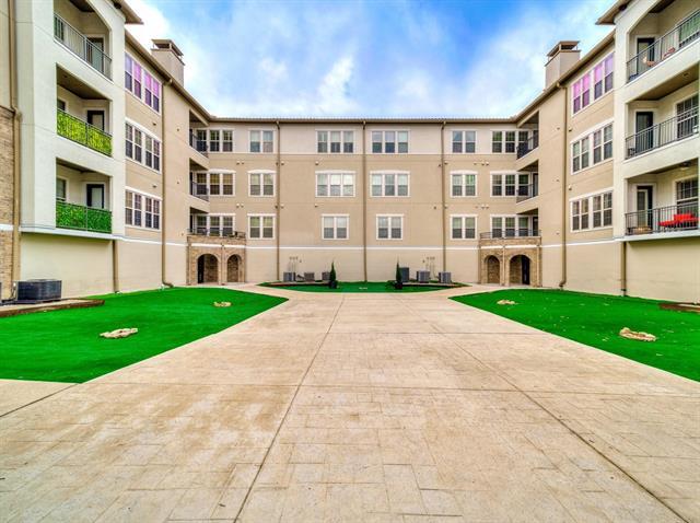 555 Via Amalfi in Irving, TX - Building Photo