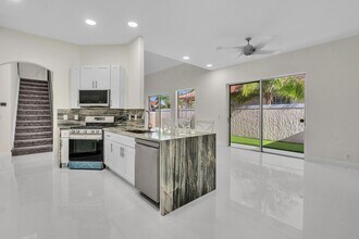 36 Monterey Pointe Dr in Palm Beach Gardens, FL - Building Photo - Building Photo