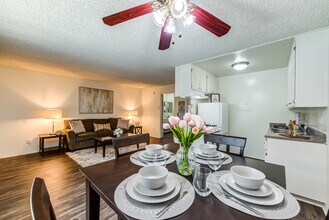 The Terrace in Tarzana, CA - Building Photo - Building Photo